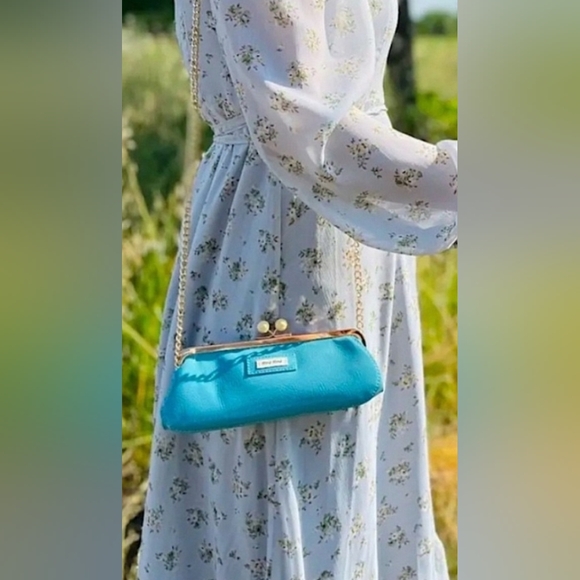 Kiss Lock Cherry Red Novelty Bag With Crossbody Chain - Picture 9 of 9